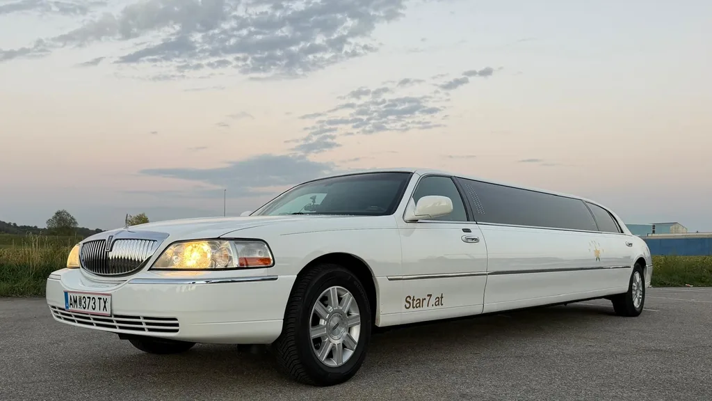 AM White Stretchlimousine mit Chauffeur mieten in Wien