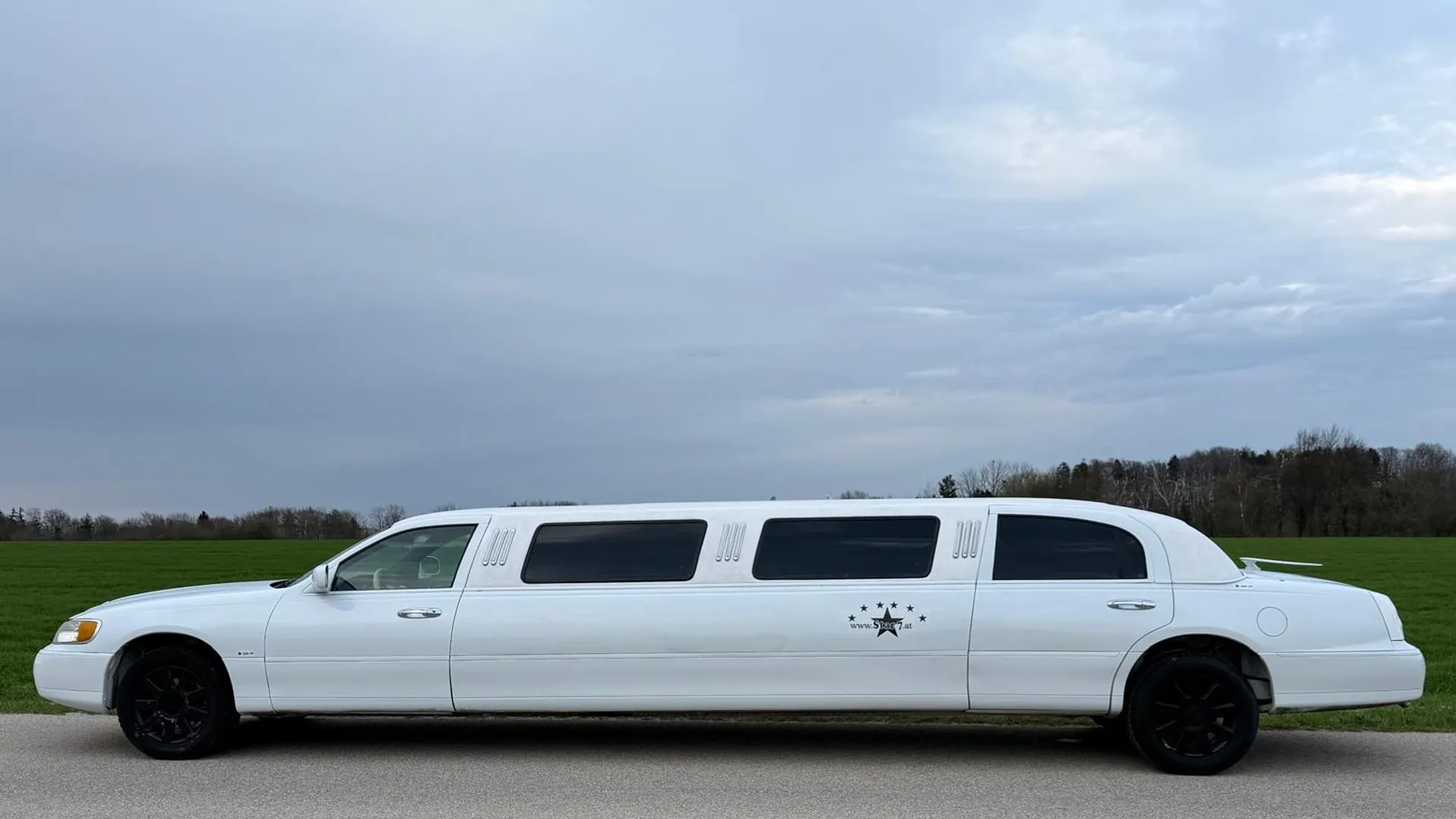 Lucky Star Stretchlimousine mit Platz für die ganze Crew