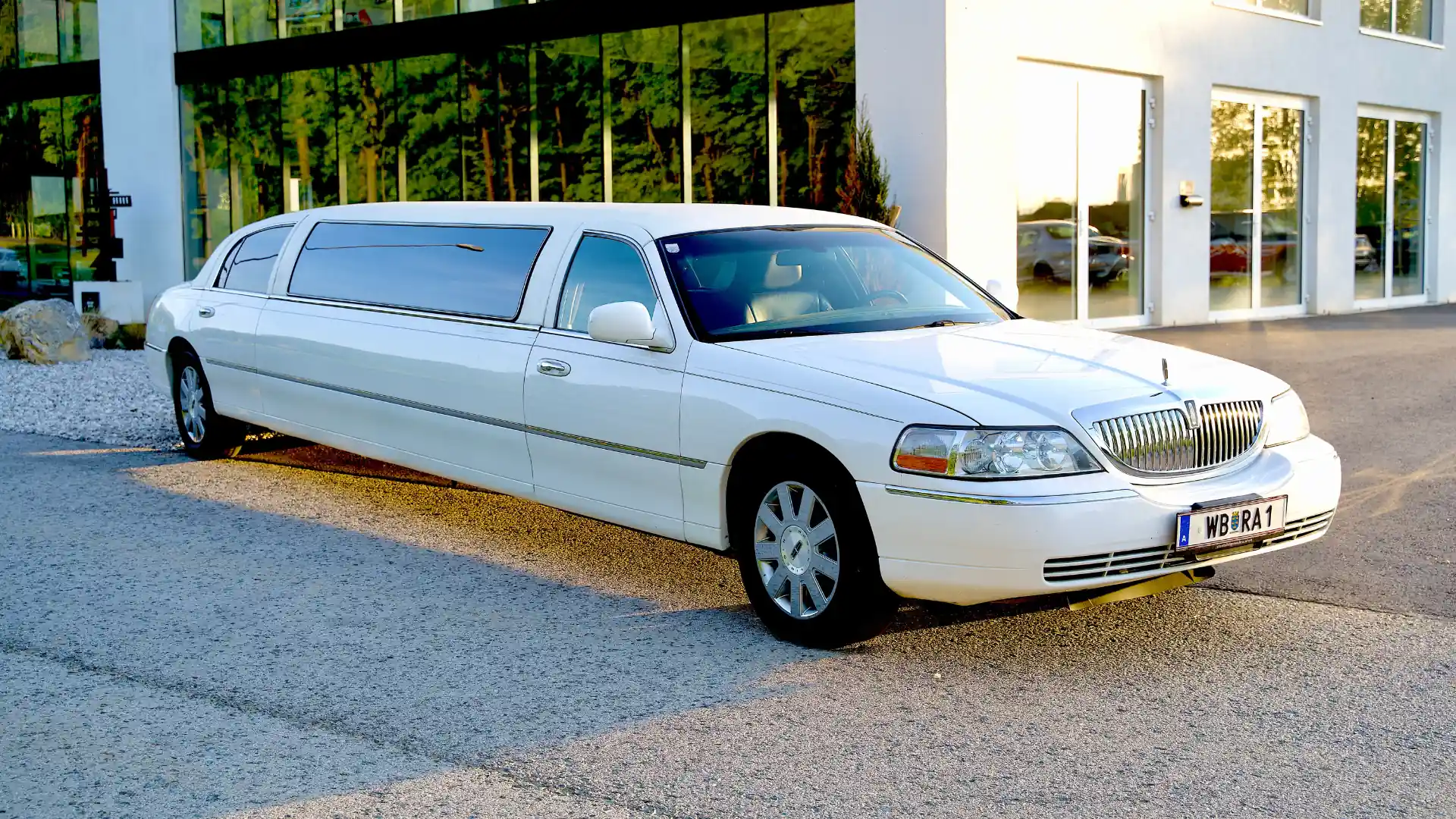 White Majesty Stretchlimousine