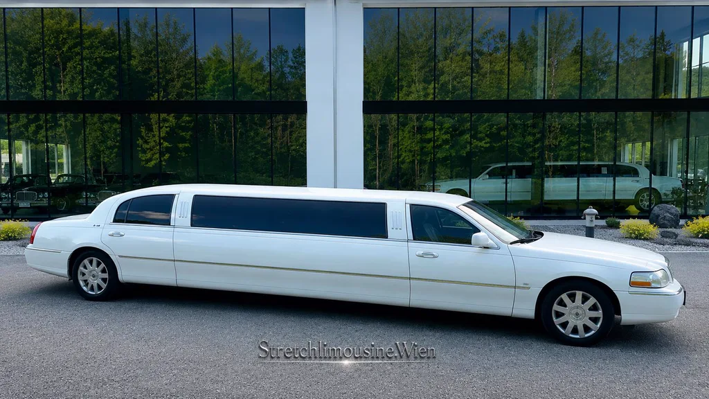 Weiße White Majesty Stretchlimousine mieten in Wien